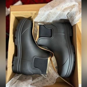 UGG  “Droplet”  Black